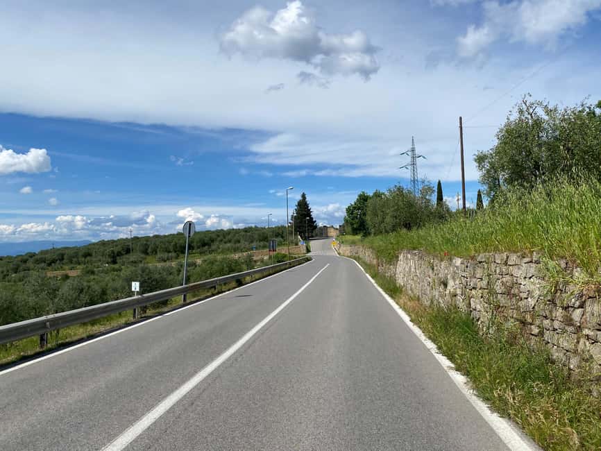 Florence Countryside 2.5h Premium E-Bike Tour + Photo Shoot - Palazzo Pitti and the final loop back to Ponte Vecchio