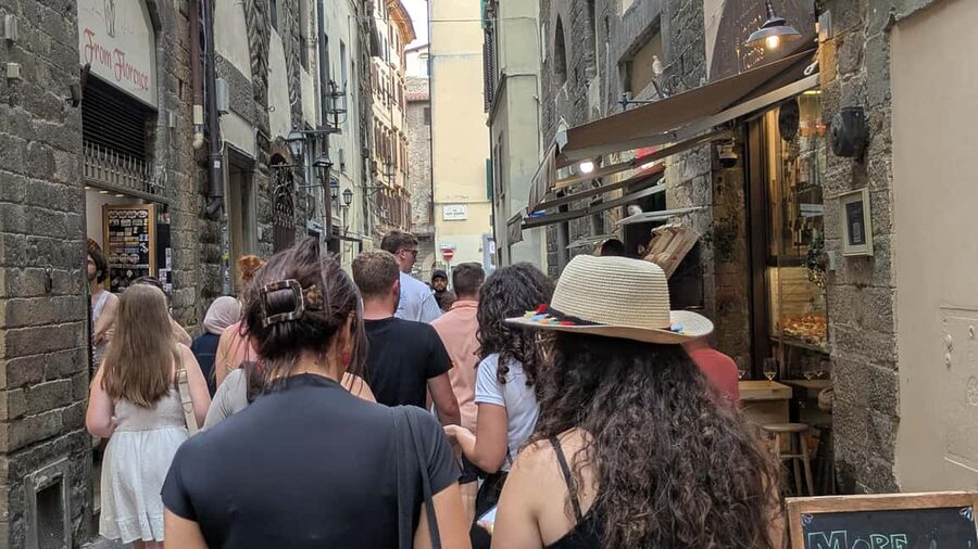 Florence Crimes, Murders & Ghosts Walking Tour with Tastings - Via dei Calzaiuoli, then into quieter lanes where legends linger