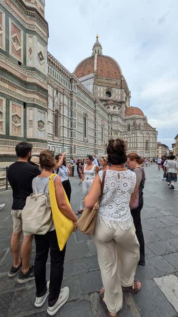 Florence Crimes, Murders & Ghosts Walking Tour with Tastings - Cernacchio finale: cantucci and Vin Santo to close the darker loop