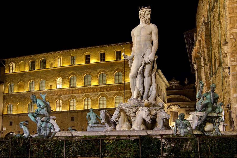 Florence: Dark Secrets & Scandals Evening Walking Tour - Palazzo Buondelmonti and Borgo Santi Apostoli’s Church Stories