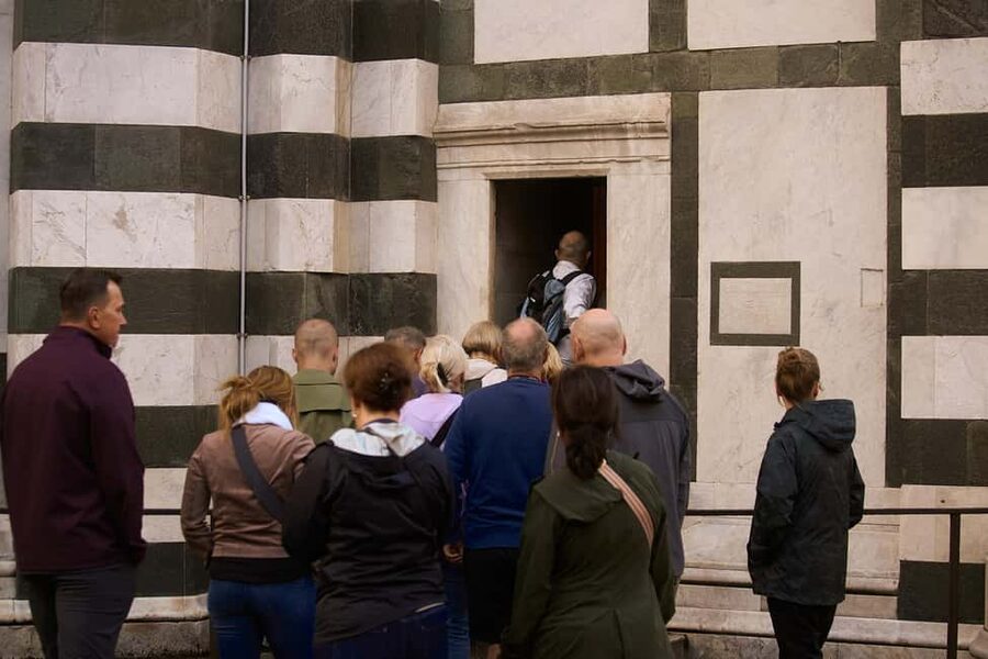 Florence: Duomo Dawn Entry with Key Holder & Dome Climb Tour - Brunelleschi’s Dome climb: 463 steps for a Florence view you’ll remember