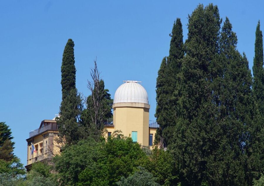 Florence E-Bike tour: Piazzale Michelangelo, Hills & Gelato - Along the Lungarni to Ponte Vecchio: the photo-stop that actually counts