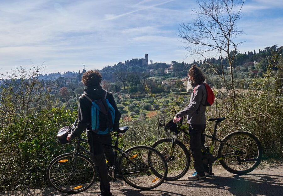 Florence: E-Bike Tour with Olive Oil in the Tuscan Hills - Out of the city fast: Poggio Imperiale and the real road feel
