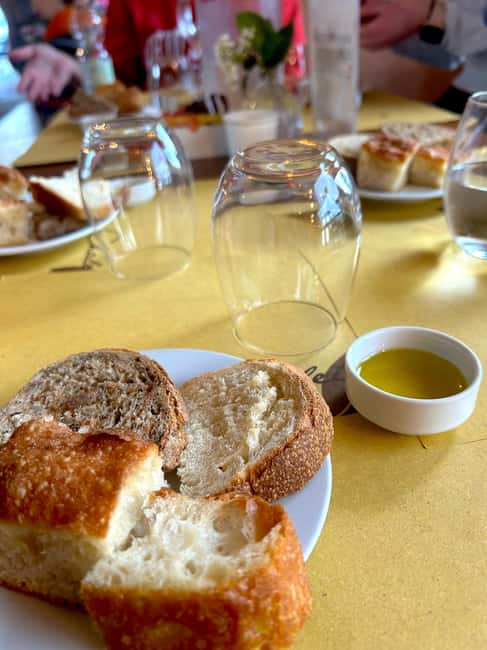 Florence: E-Bike Tour with Olive Oil in the Tuscan Hills - The olive orchard break: oil, bread, and a taste of how Tuscany works