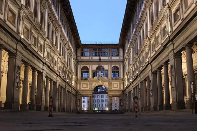 Florence: Early morning semi-private Uffizi Gallery guided experience - Semi-private group size and headphones: what that feels like