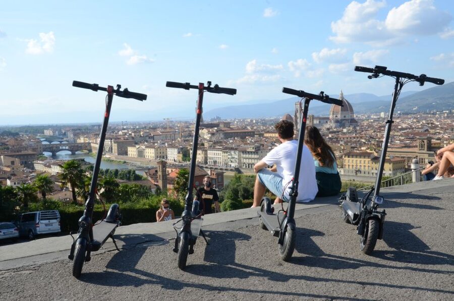 Florence: Electric Scooter Tour with Guide - The Route’s Core Value: Seeing Piazzas, Bridges, and Alleys Together