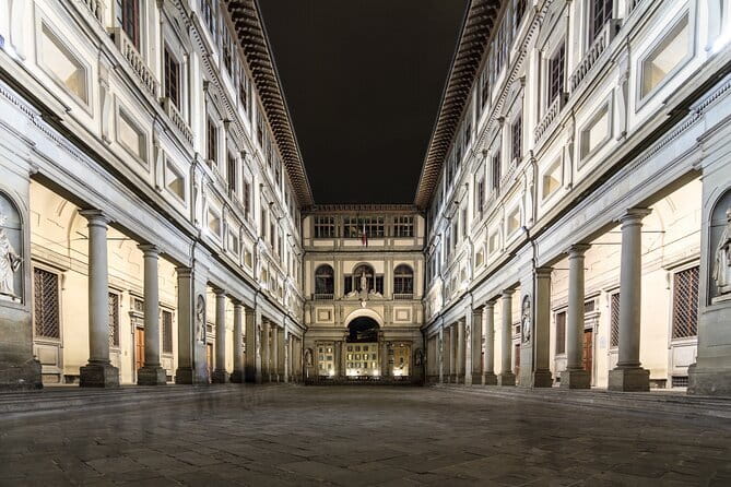 Florence Evening Walking Tour: Stories of Power, Love & Betrayal - Piazza della Signoria and Palazzo Vecchio: where beauty hides betrayal