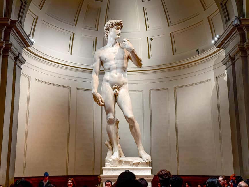Florence: Exclusive Evening Tour of Michelangelo's David - The guided hour: David, the Prisoners, and Michelangelo’s process