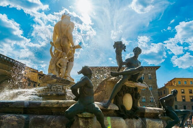 Florence - Express Uffizi Gallery and Leonardo da Vinci Museum - Piazza della Signoria and the Fountain of Neptune Start Strong