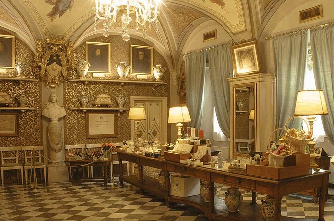 Florence Fashion Tour: Gucci, Ferragamo & the Officina Profumo - FAQ