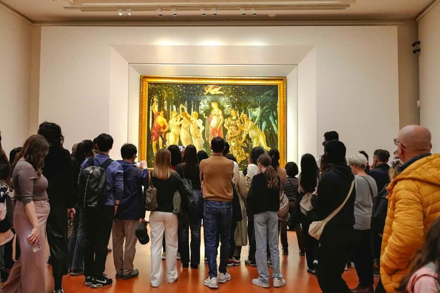 Florence: Fast Track Uffizi Gallery Guided Tour - Where You Meet: The Leonardo da Vinci Statue and That White Flag