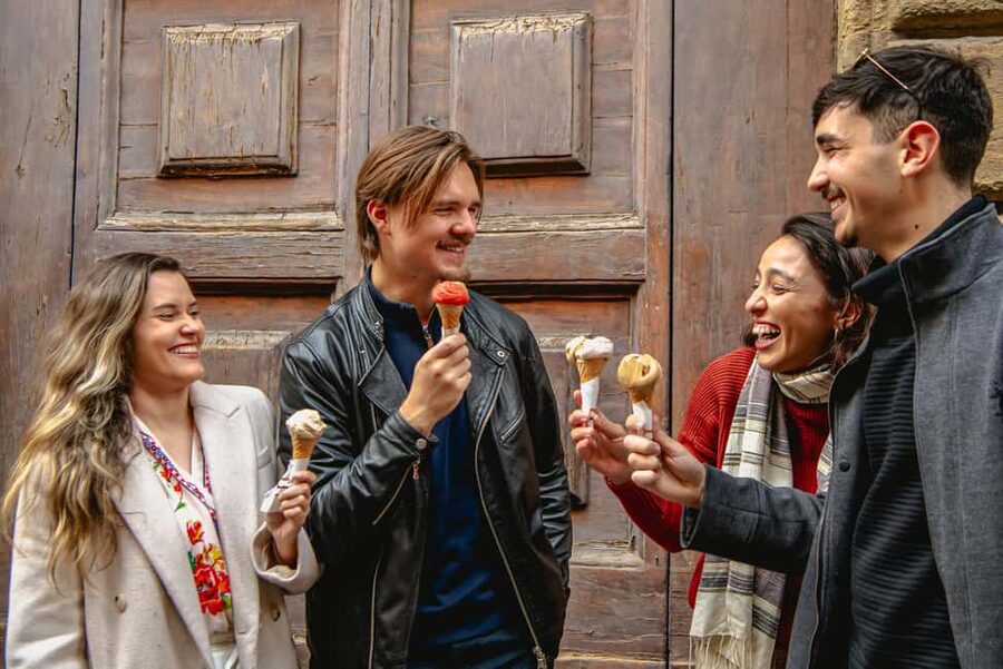 Florence: Flavours of Tuscany Food Tour - Stop 1 at Schiaccia Passera: Your First Florentine Bite
