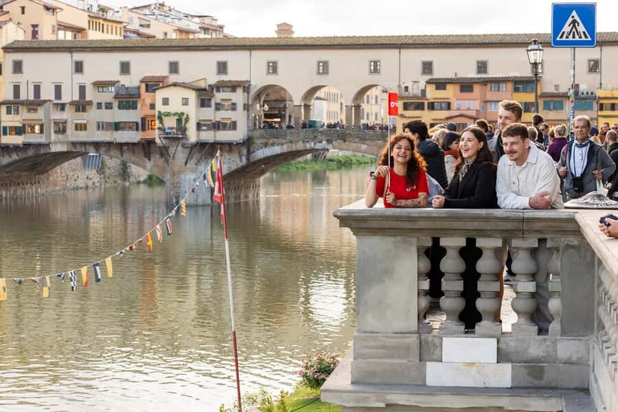 Florence: Food Walking Tour with Local Steak and Tuscan Wine - Ponte Vecchio to Oltrarno: from postcard to local night life