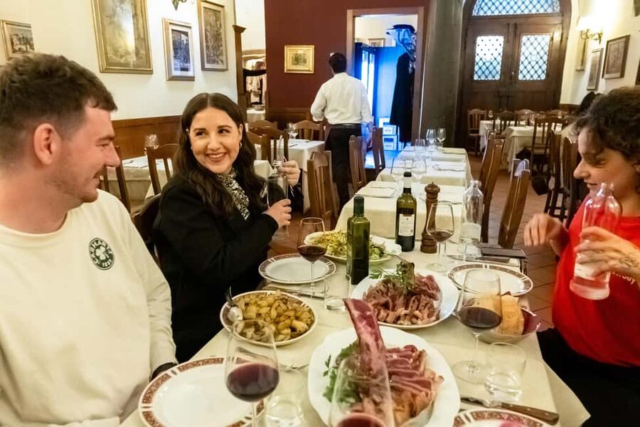 Florence: Food Walking Tour with Local Steak and Tuscan Wine - Bistecca alla Fiorentina at the trattoria: the big steak finale