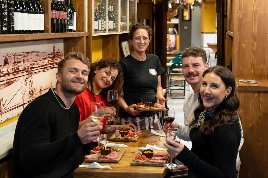 Florence: Food Walking Tour with Local Steak and Tuscan Wine - Starting at Piazza della Signoria: the sights kick off fast