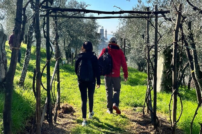 Florence Foodie Tour – Tasting Tuscany’s Local Flavors - Perfume, jewelry, and marble paper: small trades that feel very Florentine