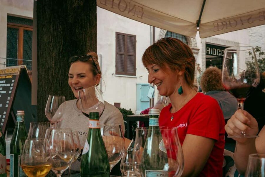Florence Foodies Tour: Savor Tuscan Flavors & Fine Wine - Small-group comfort: max 12, and why it matters in Florence