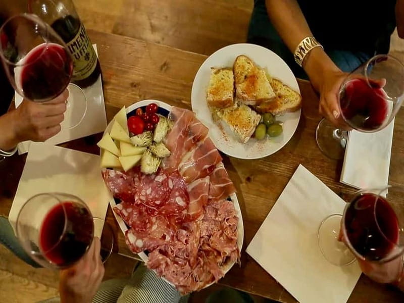 Florence Foodies Tour: Savor Tuscan Flavors & Fine Wine - The landmark portion: Il Porcellino, Signoria, and a few history peeks