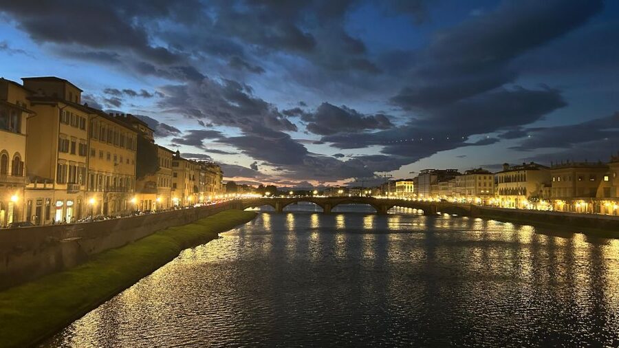 Florence Footsteps: Unveiling the Treasures of the Medicis - Landmark walk: Cathedral area, Ponte Vecchio, and Piazza della Signoria