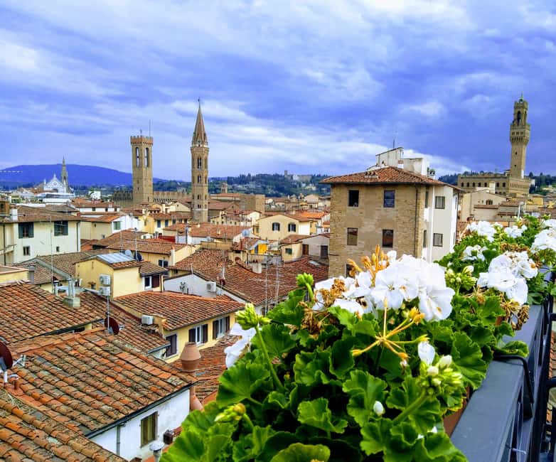 Florence from the rooftops: the exclusive tour - Meeting in Piazza della Repubblica: your starting point and first vibe check