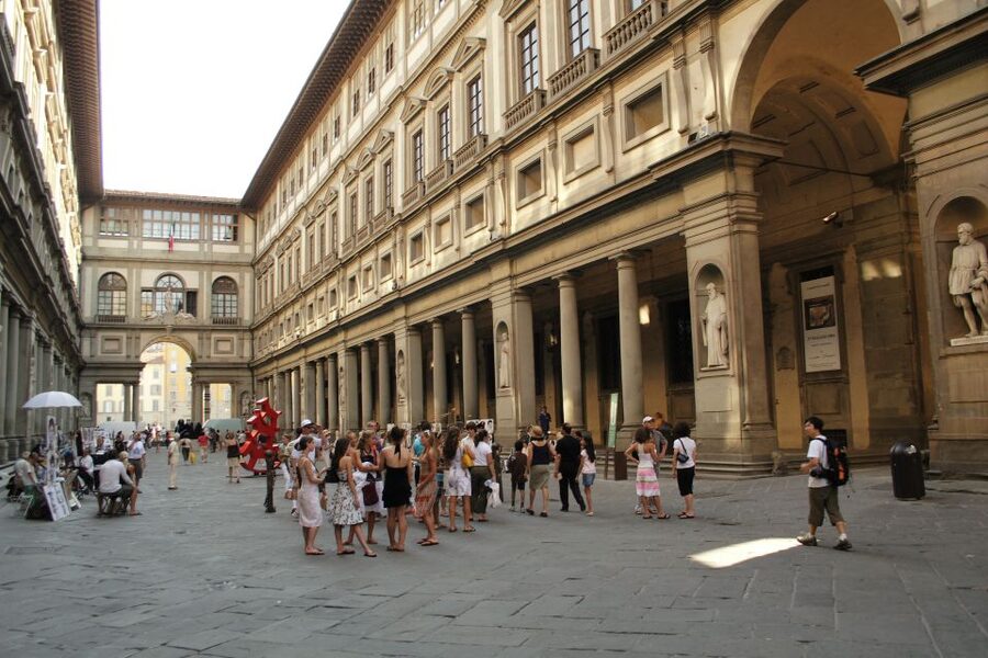 Florence: Full-Day Tour with Uffizi and Accademia Gallery - Uffizi Gallery: the 3-hour guided hit of Renaissance masterpieces
