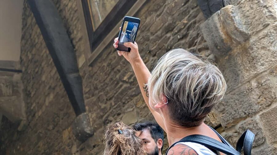 Florence: Ghost & Crimes Walking Tour with Tastings and Wine - Piazza della Signoria: Savonarola and the start of the fear
