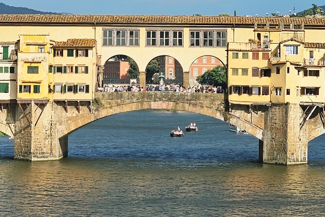 Florence Golden Hour Walking tour with Piazzale Michelangelo - Ponte Vecchio at dusk: river crossing for the best angles