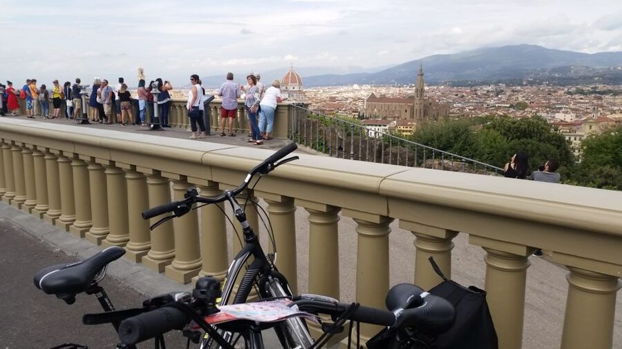 Florence: Guided Bike Tour with Piazzale Michelangelo - Where the tour starts and how it flows through the center