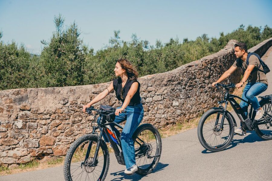Florence: Guided Electric Bike Tour with Gelato - Down Toward the Lungarno: The City Center Glide You Don’t Get on Foot