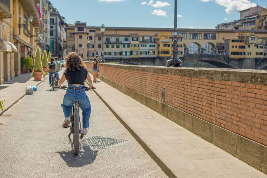 Florence: Guided Tour by E-Bike with Gelato & optional Lunch - Piazza Santo Spirito and Piazza Pitti on the ride southward