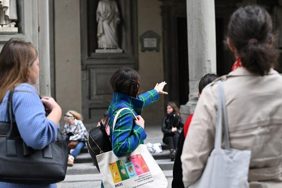 Florence: Guided Tour of Medici Family Secrets and Chapels - Two hours of Medici intrigue: what this tour is really about