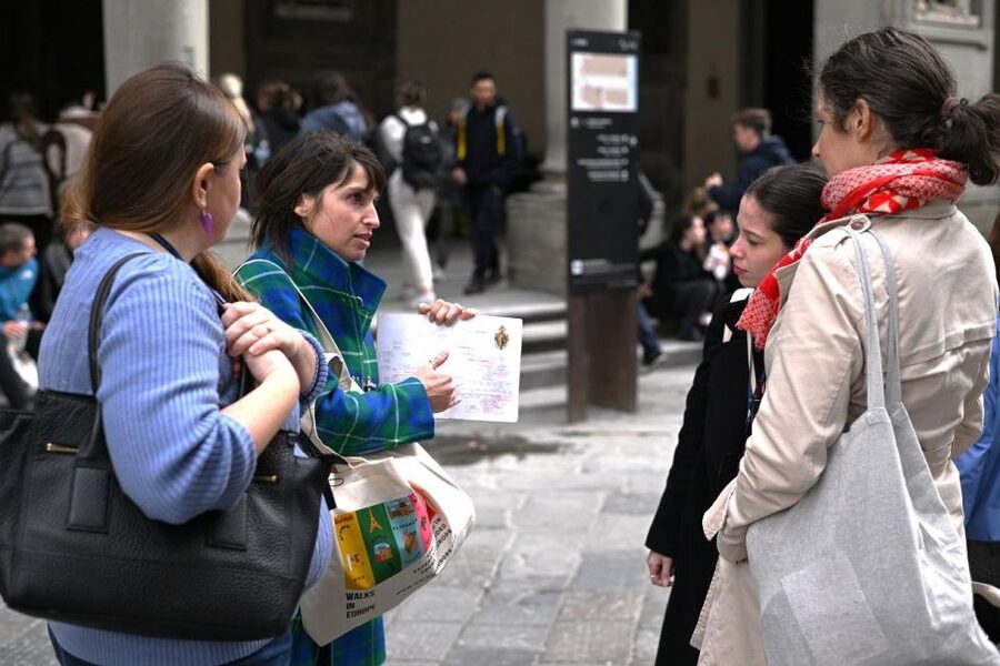 Florence: Guided Tour of Medici Family Secrets and Chapels - The walk around San Lorenzo: Palazzo Medici Riccardi and the clues in the streets