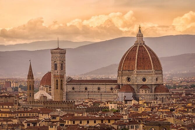 Florence: Guided tour of Santa Maria Del Fiore - Price and Value Check: Licensed Guide, Radios, and a Short Time Commitment