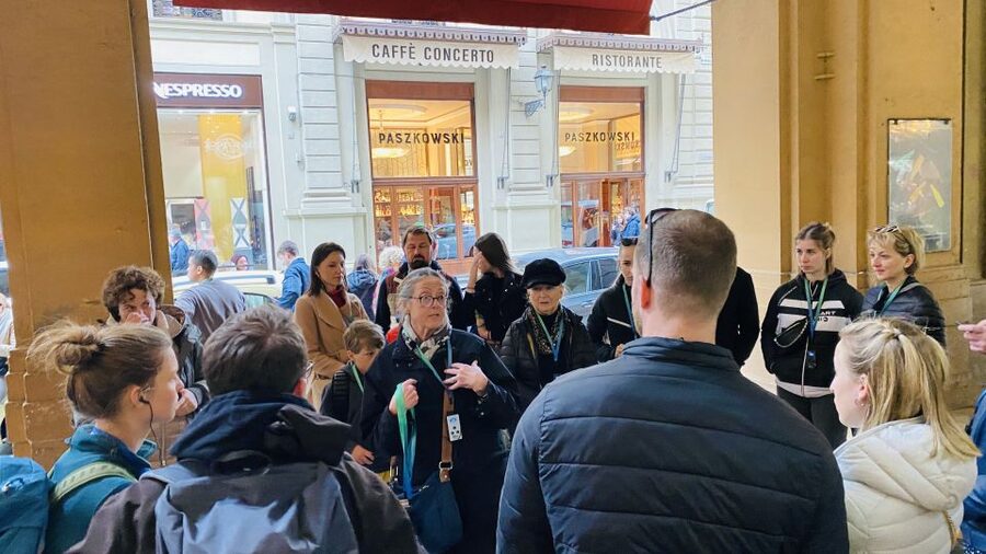 Florence: Guided walking tour - The 2-hour street route: Duomo, Piazza della Signoria, and Ponte Vecchio