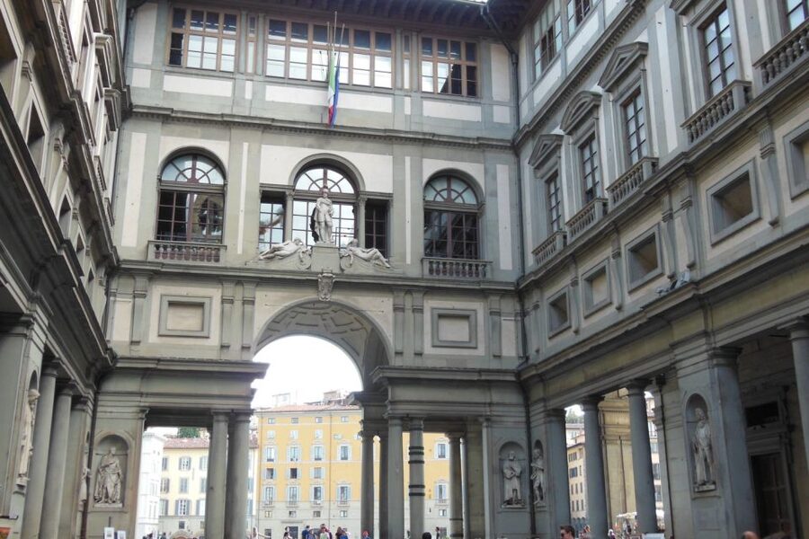 Florence: Heart of Florence Guided Walking Tour - Via Calzaioli to Orsanmichele and Mercato della Paglia