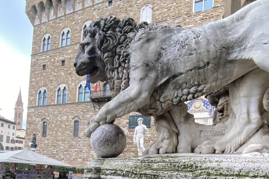 Florence historical centre and legends tour for small groups - Santa Maria Novella perfume factory: 800 years of scent culture
