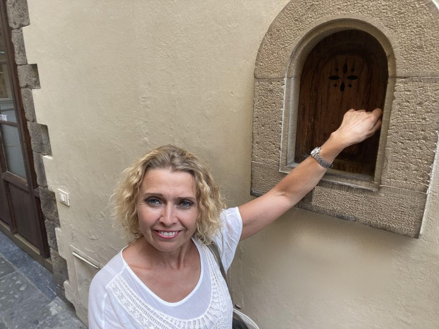 Florence historical centre and legends tour for small groups - Mercato del Porcellino luck and a final aperitivo in Piazza della Repubblica