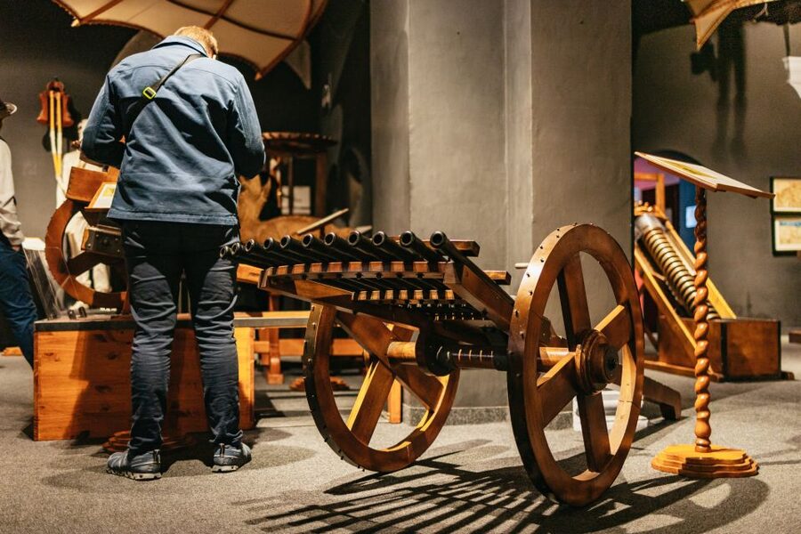 Florence: Leonardo Interactive Museum Entry Ticket - Finding the entrance near the Accademia and the Duomo