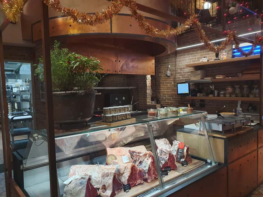 Florence: Live Grill Show & Steak Dinner with Wine - The Live Grill Show: Three Steak Cuts Over Red-Hot Charcoal