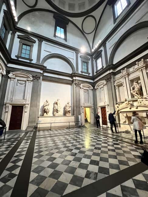 Florence: Medici Guided Tour + Medici Chapel Ticket - Guide quality: why Emanuela’s name showed up for a reason