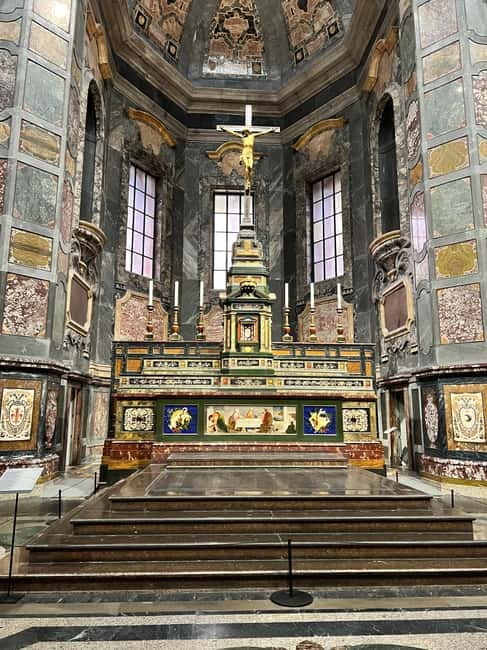 Florence: Medici Guided Tour + Medici Chapel Ticket - Basilica of San Lorenzo stop: a quick overview with big payoff