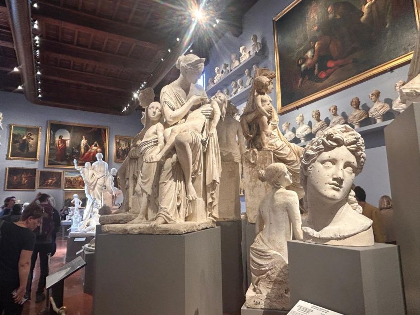 Florence: Michelangelo's David Entrance Ticket and Audio App - David in real life: what to notice in the main hall
