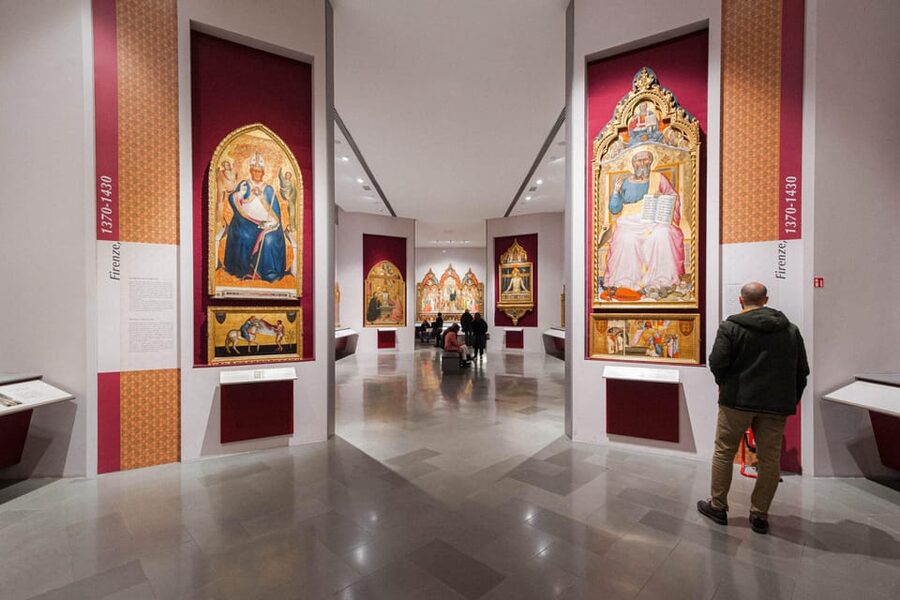 Florence: Michelangelo's David Reserved Entry Tickets - Meeting at Via Ricasoli: finding Crown Tours staff quickly