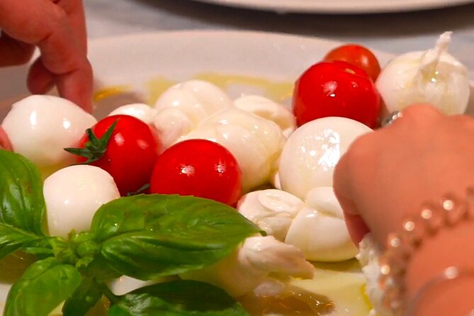 Florence: Mozzarella Cheese Making with Wine and food Tastings - Prosecco to cheese: how the 2 hours actually play out