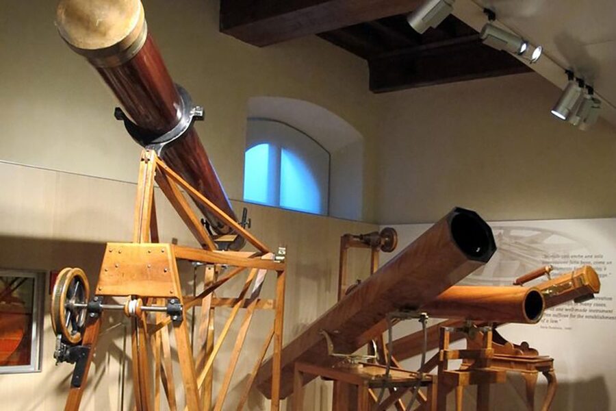 Florence: Museo Galileo Small Group Tour - The Real Human Touch: Guides Named Ivan and Elizabeth