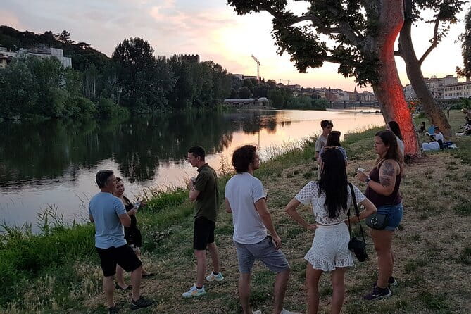 Florence Night Bike Tour with Wine and Aperitivo Picnic included - Meeting at Via dei Cimatori and getting your bike right