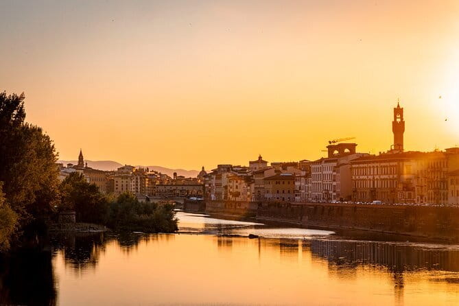 Florence Night Bike Tour with Wine and Aperitivo Picnic included - The ride plan: neighborhoods, bike lanes, and real street time