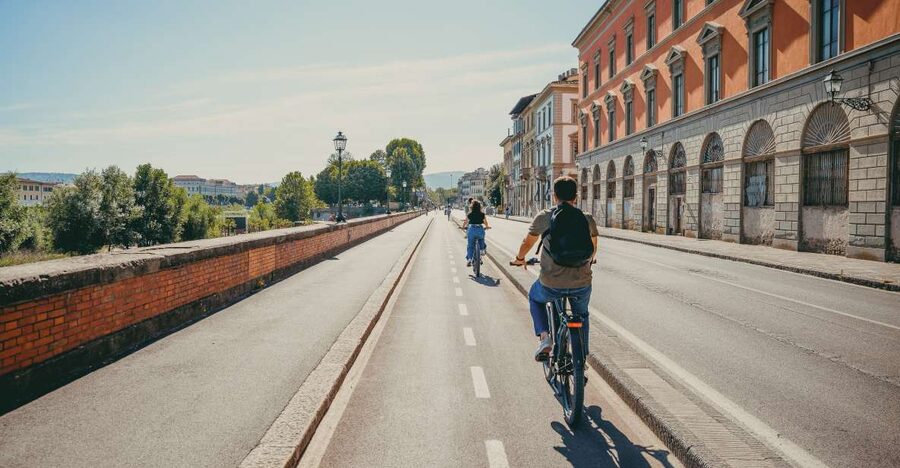 Florence: Night Tour by Electric Bike - Meeting point and the start: arrive ready to roll