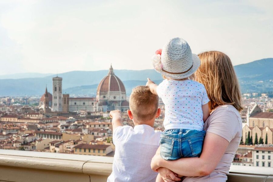 Florence: Old Town Family Tour with Optional Da Vinci Museum - Vecchio Bridge at the end: a calming finish over the Arno