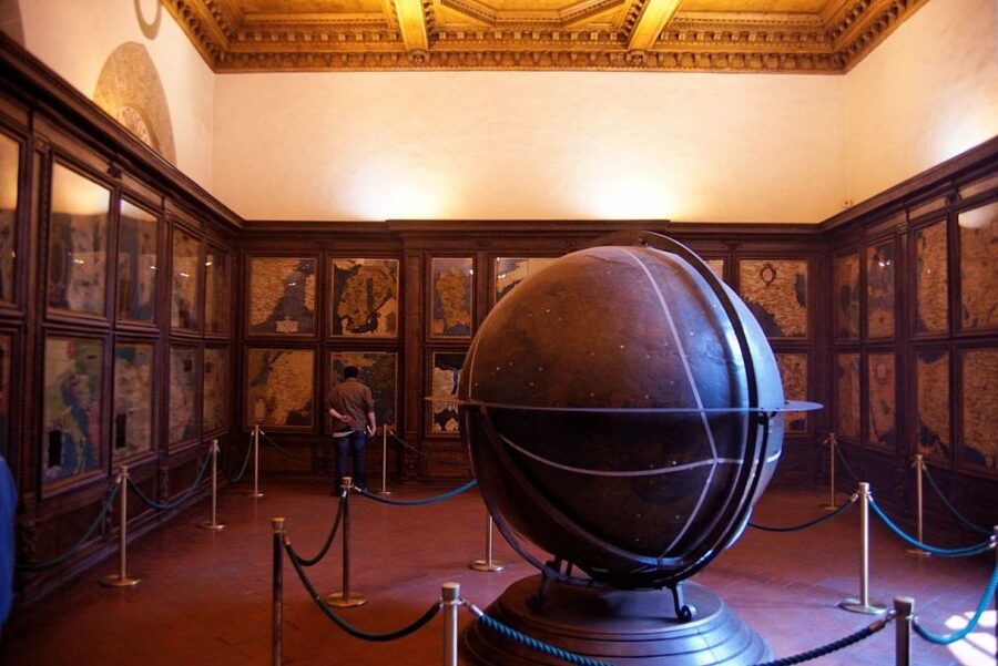 Florence: Palazzo Vecchio Museum - Salone dei Cinquecento: the Hall of the Five Hundred, and how to look